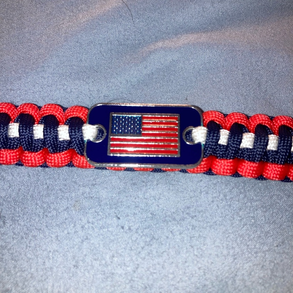Patriotic Paracord Bracelet with American Flag Plate - Red Navy White